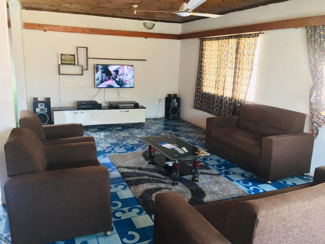 Feel At Home & Be Close To The Labadi Beach Accra Esterno foto